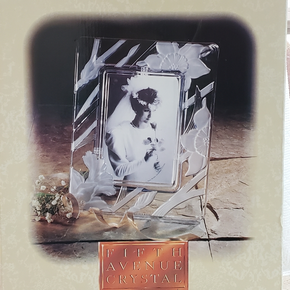 Fifith Avenue Crystal. photo frame. 5x7 inches.